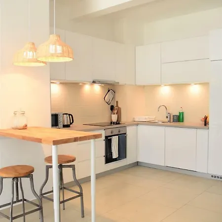 Sunny Holiday Flat With Private Garden Terrace