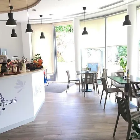 Sunny Holiday Flat With Private Garden Terrace * Podgoriçe