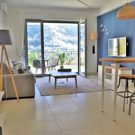 Sunny Holiday Flat With Private Garden Terrace Apartment