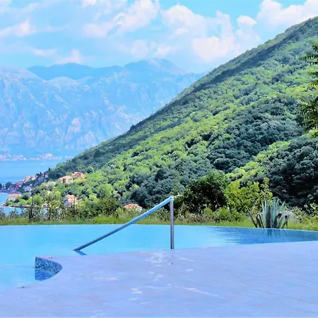 Sunny Holiday Flat With Private Garden Terrace Apartment Podgorica