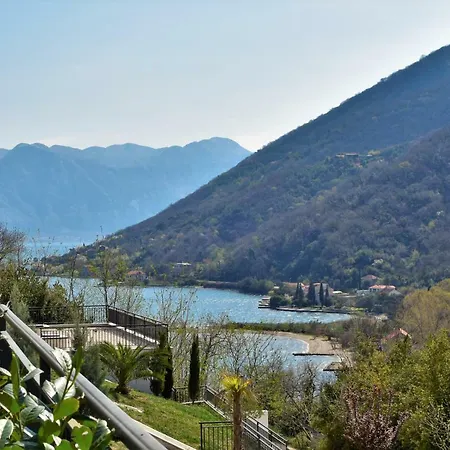 Sunny Holiday Flat With Private Garden Terrace *