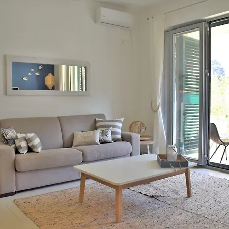 Sunny Holiday Flat With Private Garden Terrace Podgorica