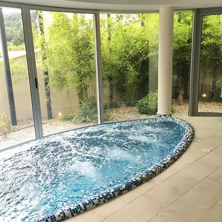 Lägenhet Sunny Holiday Flat With Private Garden Terrace *