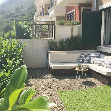 Apartment Sunny Holiday Flat With Private Garden Terrace Podgorica